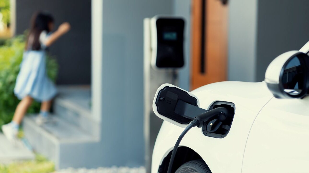 Sähköauton latausasema –hinta ja kustannukset 2025